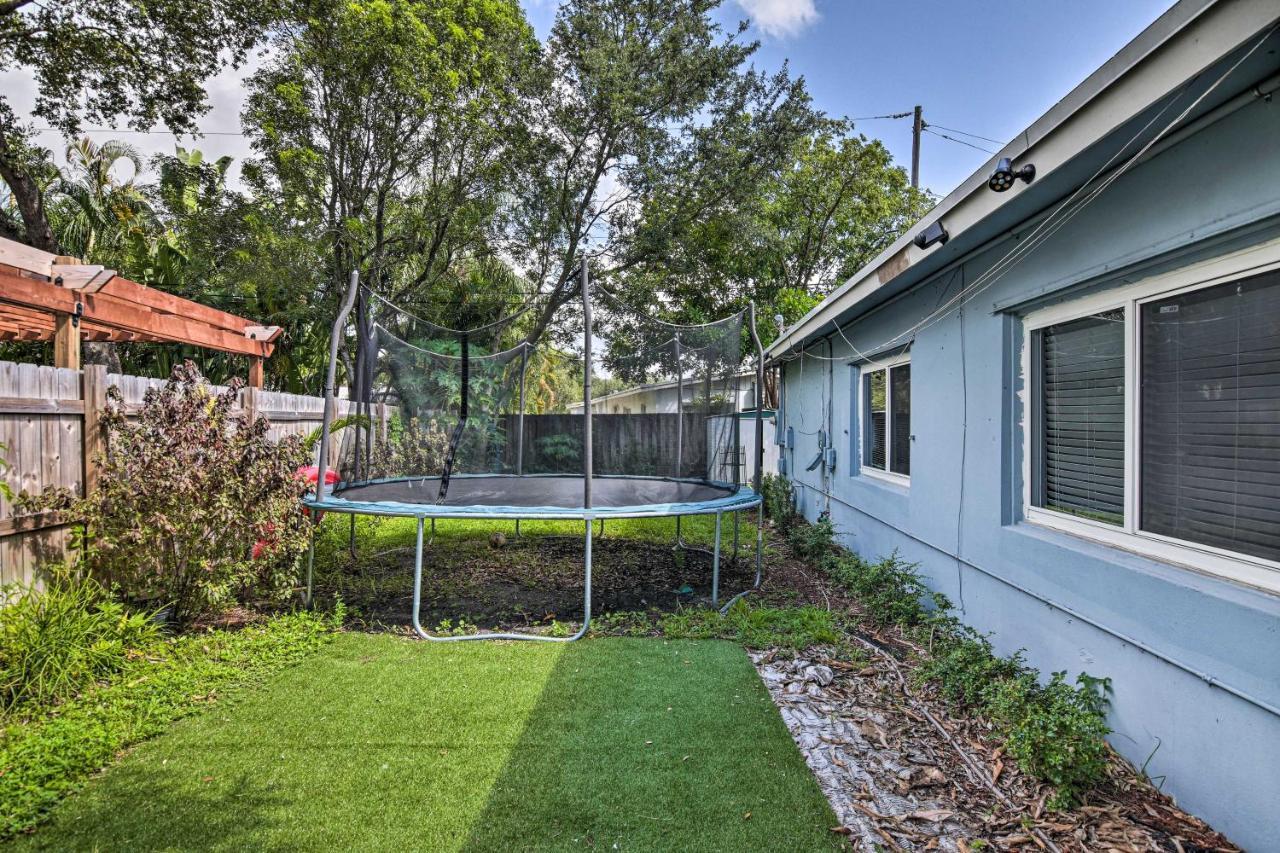Shady And Eclectic Fort Lauderdale Dwelling With Yard! Екстер'єр фото